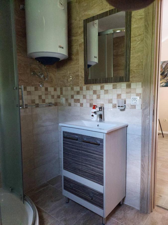 Studio Elena Tivat Luaran gambar