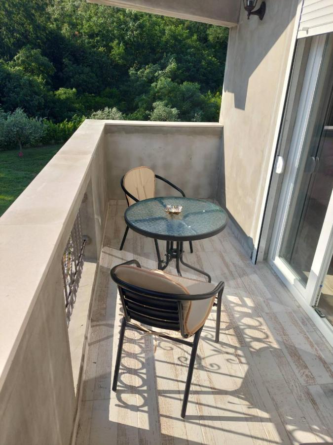 Studio Elena Tivat Luaran gambar