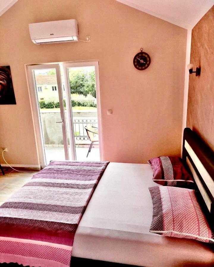 Studio Elena Tivat Luaran gambar