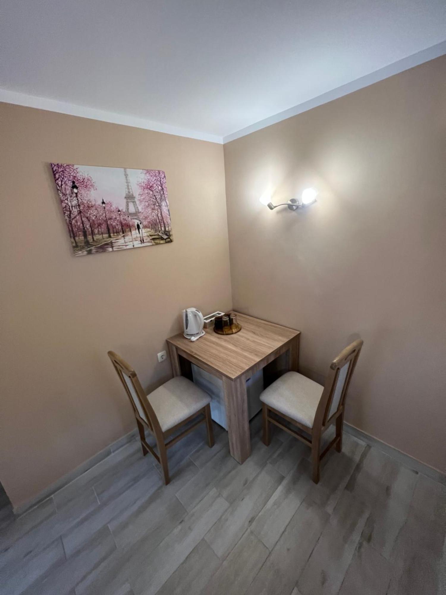 Studio Elena Tivat Luaran gambar