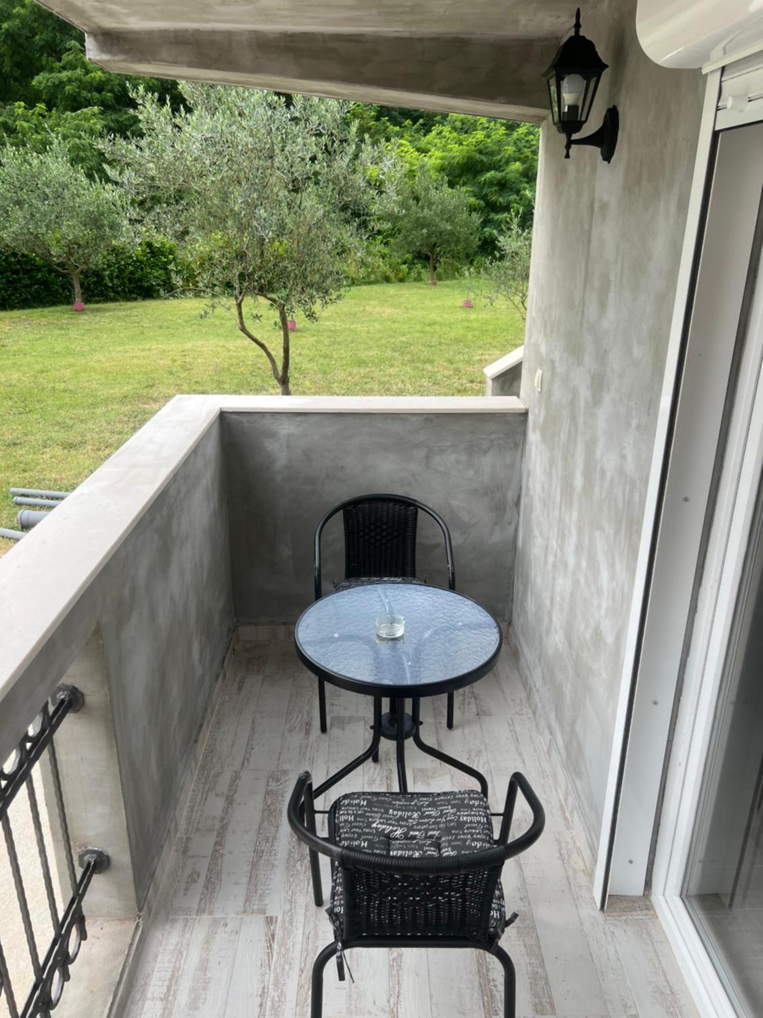 Studio Elena Tivat Luaran gambar